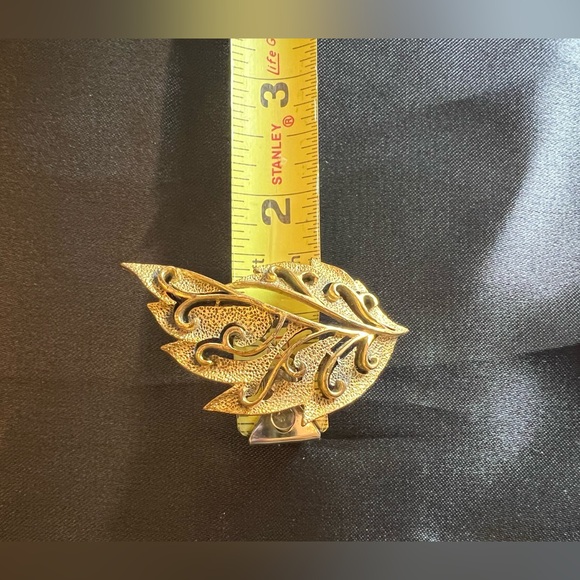Leaf brooch Brass Gold Textured Swirls Leaves Modernist Boho brutalist Fall - Picture 7 of 9